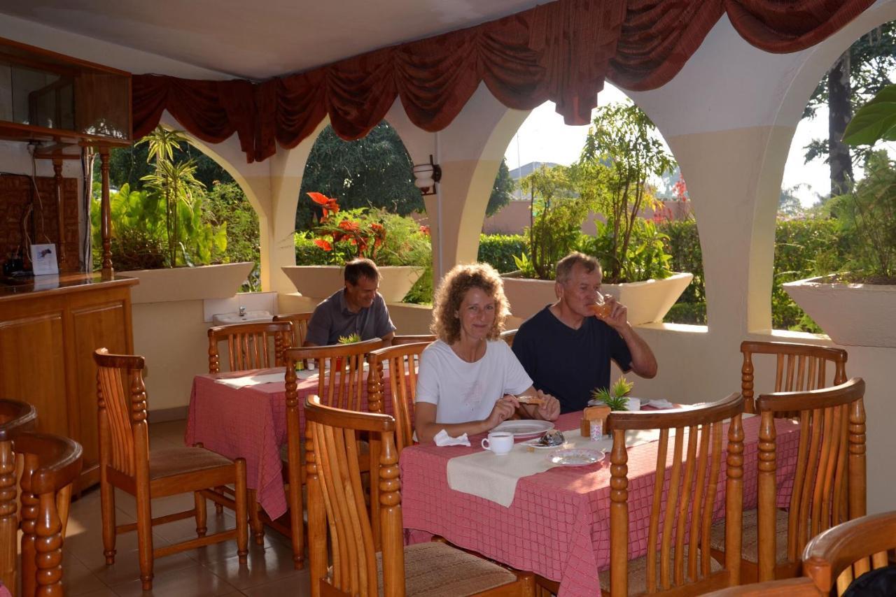 Sunset Hotel Entebbe Exterior photo