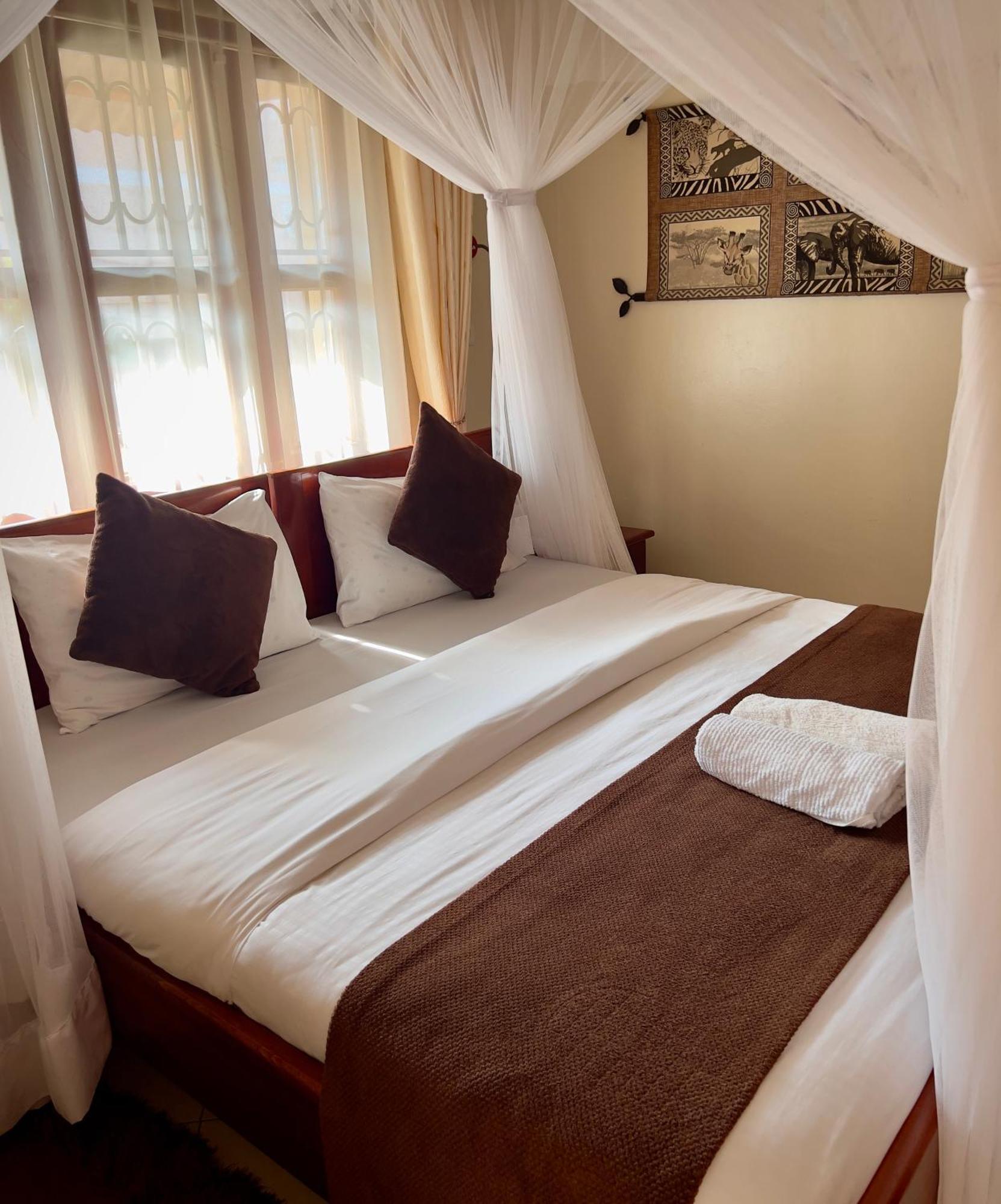 Sunset Hotel Entebbe Exterior photo