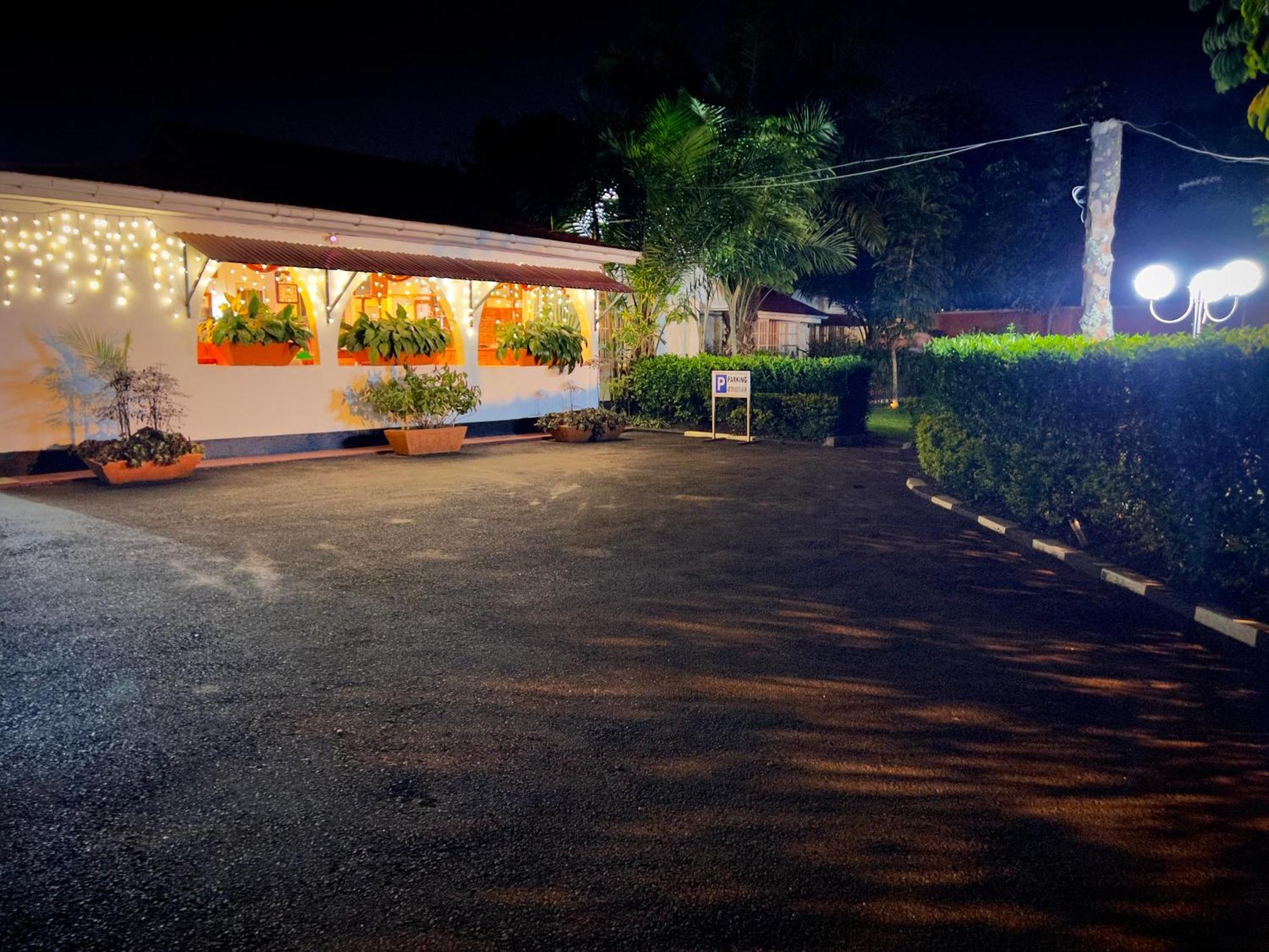 Sunset Hotel Entebbe Exterior photo