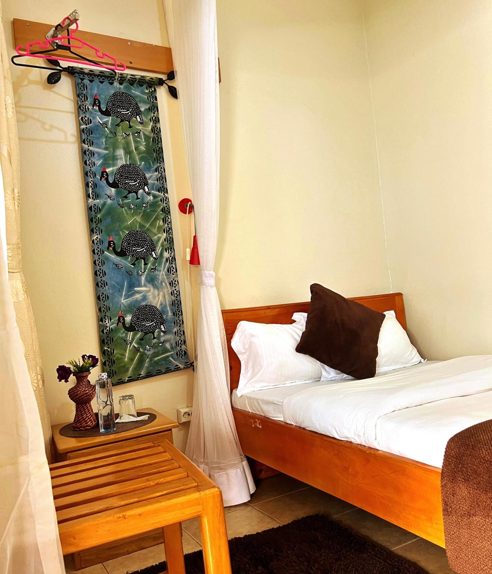 Sunset Hotel Entebbe Exterior photo