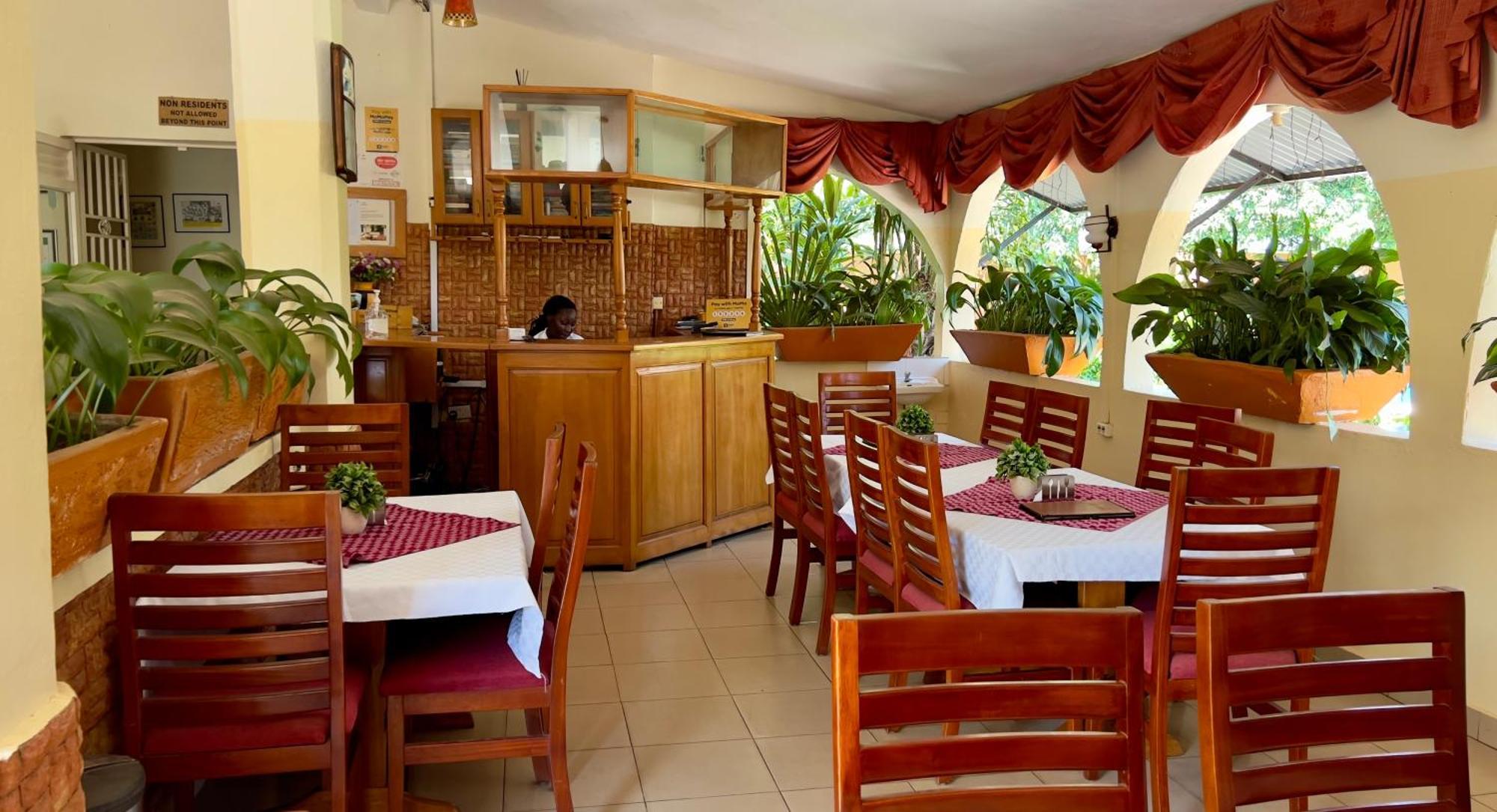 Sunset Hotel Entebbe Exterior photo