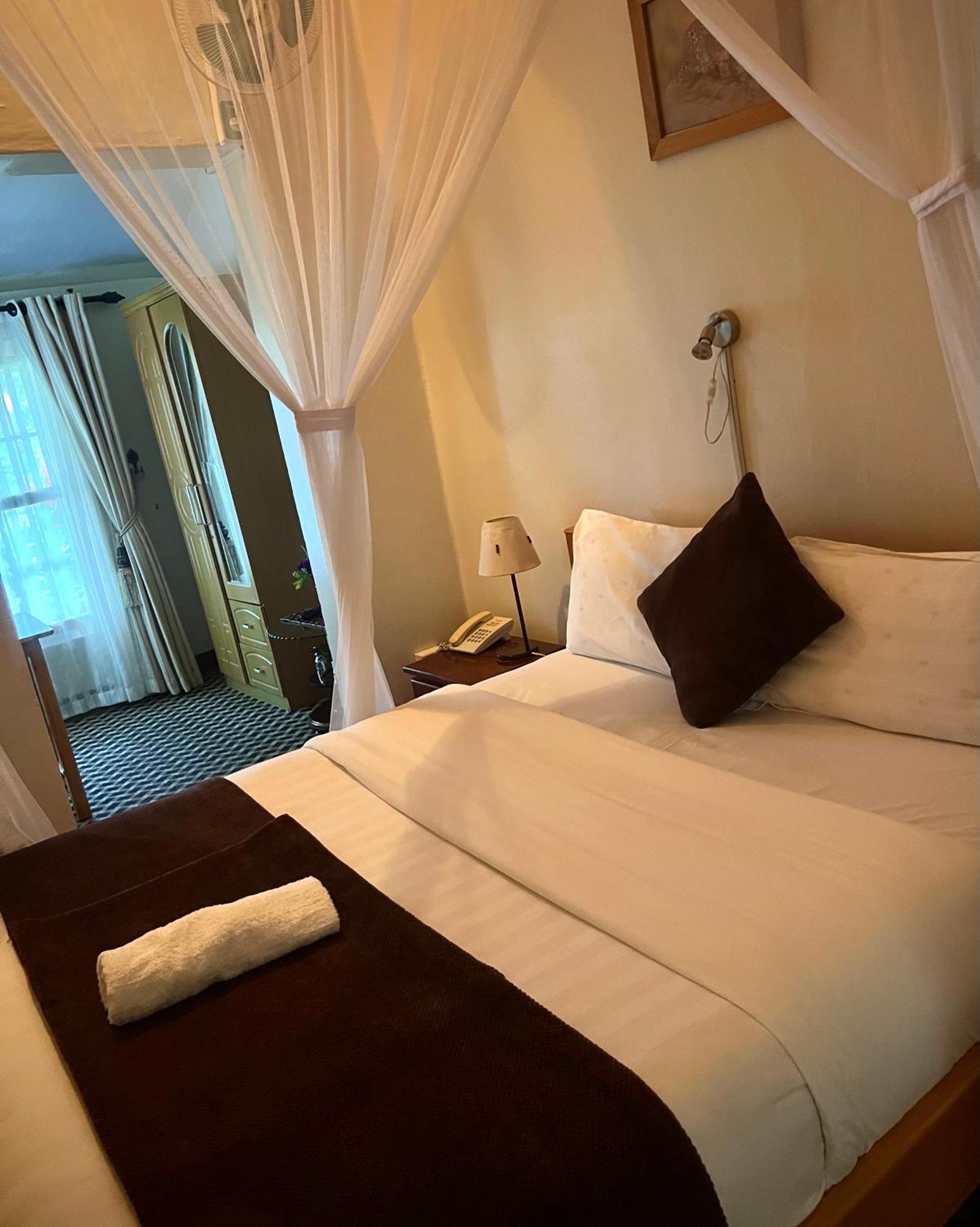 Sunset Hotel Entebbe Exterior photo