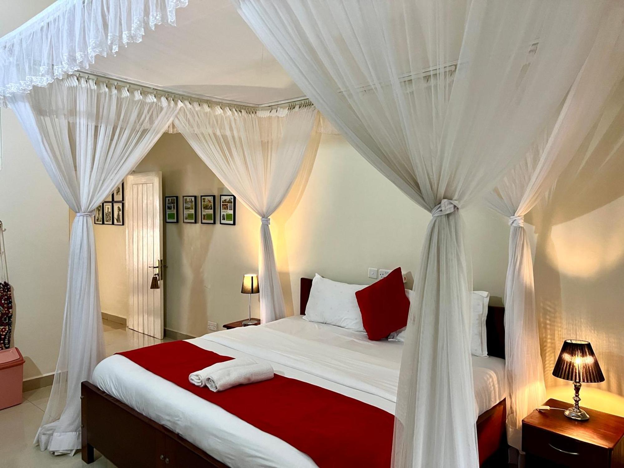 Sunset Hotel Entebbe Exterior photo
